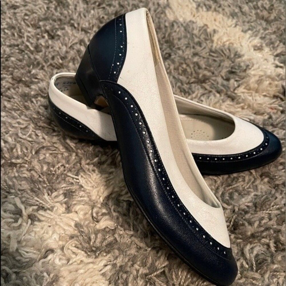 Vintage HUSH PUPPIES SOFT FLEX MADE IN 🇺🇸 NAVY BLUE BONE WHITE HEEL Size 7 - Picture 9 of 16